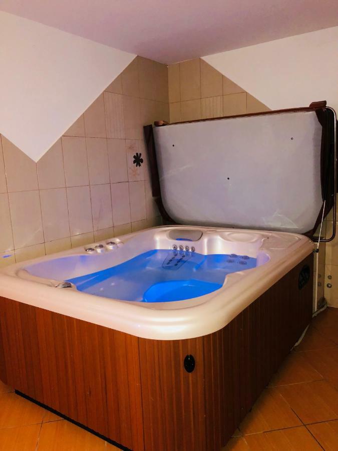 Apartmaji Zlata Lisicka เชียร์คโน ภายนอก รูปภาพ